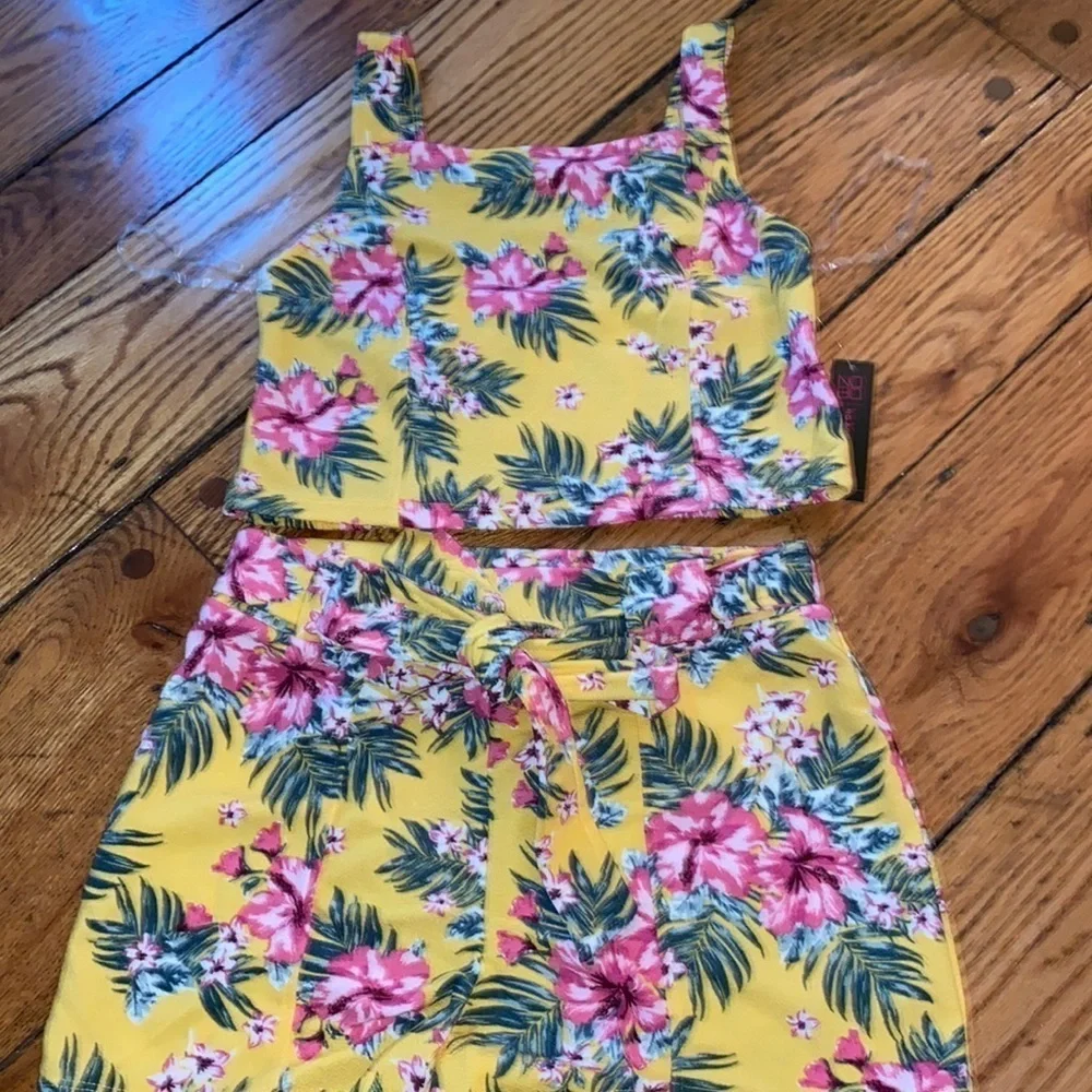 NO boundaries size 7/9 2pc suit nwt